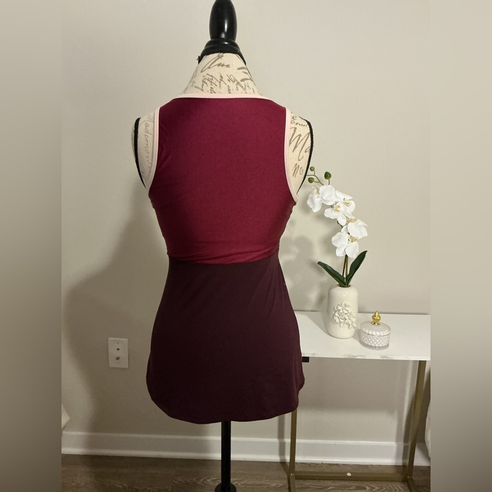 Burgundy Sleeveless Cutout workout top - Picture 4 of 7
